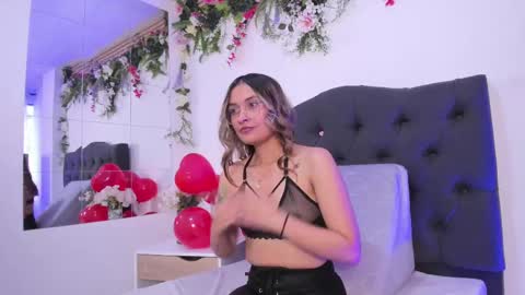 Snapshot of beccamilanni chatting on February 21, 2025, 3:43 pm beccamilanni online show from February 21, 2025, 3:43 pm