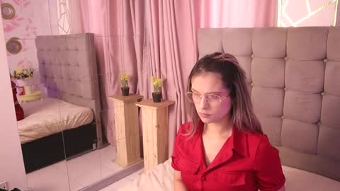 Snapshot of beccamilanni chatting on November 26, 2025, 12:28 pm beccamilanni online show from November 26, 2025, 12:28 pm