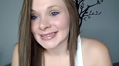 BECKY BOO  online show from November 2, 2025, 4:04 am