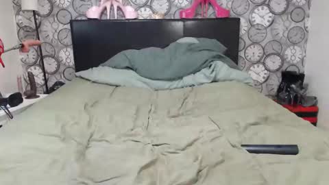 Snapshot of becky_cee chatting on November 9, 2025, 8:45 am Becky online show from November 9, 2025, 8:45 am