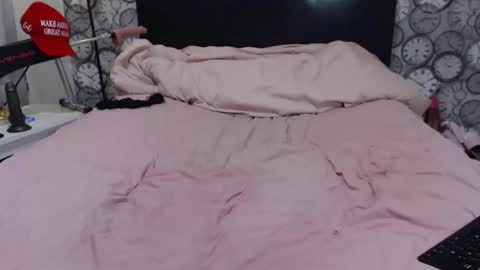 Snapshot of becky_cee chatting on November 27, 2025, 9:28 pm Becky online show from November 27, 2025, 9:28 pm