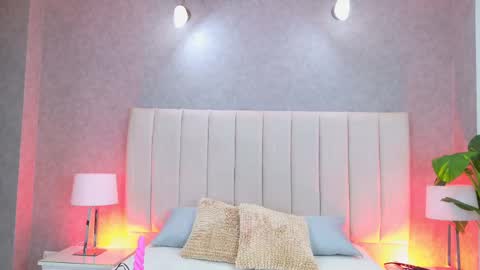 Snapshot of becky_gb chatting on September 20, 2025, 7:26 pm Laura Tobon online show from September 20, 2025, 7:26 pm