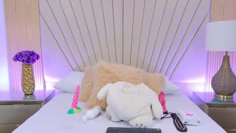 Snapshot of becky_gb chatting on September 30, 2025, 8:47 pm Laura Tobon online show from September 30, 2025, 8:47 pm