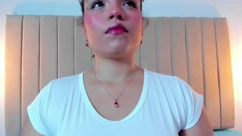 Snapshot of beckybeaumont chatting on December 19, 2024, 7:29 am BEKY online show from December 19, 2024, 7:29 am