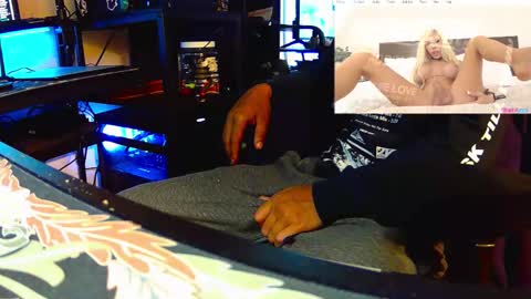 hungnheavy online show from October 19, 2025, 11:55 am