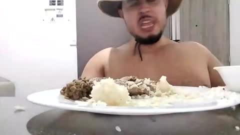 Snapshot of beefypecs_10 chatting on December 18, 2025, 10:27 pm Criss2fer online show from December 18, 2025, 10:27 pm