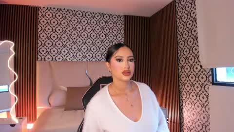 BELLA online show from May 11, 2026, 12:44 pm