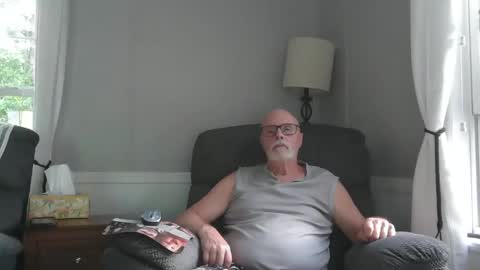beep_b33p online show from June 1, 2026, 12:23 am