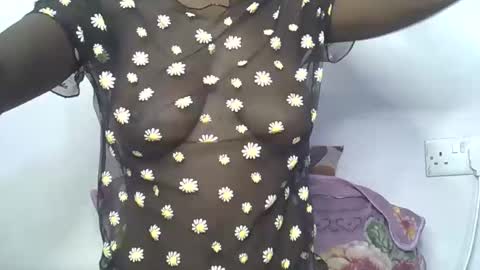 Snapshot of beeswee chatting on December 25, 2024, 5:47 pm beeswee online show from December 25, 2024, 5:47 pm