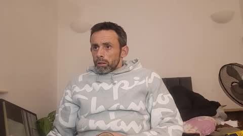 begbestuk online show from November 28, 2025, 5:21 am