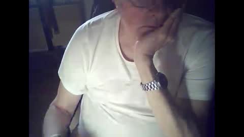 bekklove1 online show from April 7, 2026, 4:29 pm