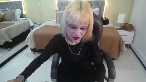 Snapshot of bela_craxkerr chatting on December 2, 2025, 1:50 pm Bela online show from December 2, 2025, 1:50 pm