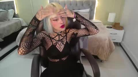 Snapshot of bela_craxkerr chatting on December 3, 2025, 12:58 pm Bela online show from December 3, 2025, 12:58 pm