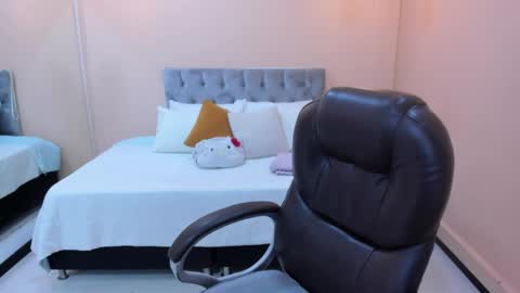 Bela online show from April 13, 2026, 12:43 pm