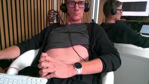 Snapshot of belami_france chatting on October 21, 2025, 1:23 pm SexFriendFrance online show from October 21, 2025, 1:23 pm