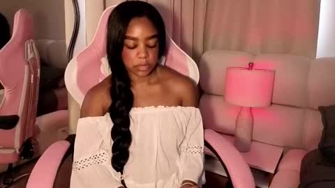 Snapshot of belkis_mills chatting on November 18, 2025, 6:12 pm Belkis online show from November 18, 2025, 6:12 pm