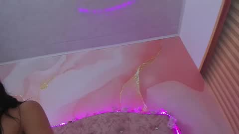 Melanie  online show from December 1, 2025, 10:31 am