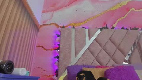 Snapshot of bella__sweets chatting on February 18, 2026, 10:33 am Melanie online show from February 18, 2026, 10:33 am