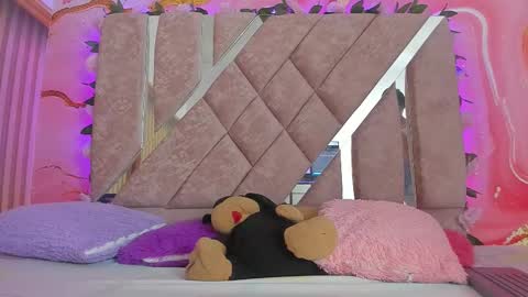 Snapshot of bella__sweets chatting on February 23, 2026, 10:34 am Melanie online show from February 23, 2026, 10:34 am