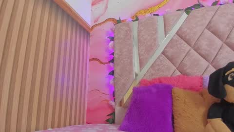 Snapshot of bella__sweets chatting on February 25, 2026, 10:36 am Melanie online show from February 25, 2026, 10:36 am