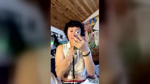 Snapshot of bella__w chatting on January 17, 2026, 7:50 pm Zia online show from January 17, 2026, 7:50 pm