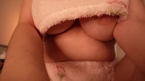 Snapshot of bella_adams_ chatting on December 3, 2025, 10:52 pm isabella online show from December 3, 2025, 10:52 pm