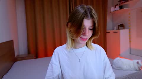 Bella online show from November 2, 2025, 3:03 pm