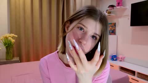 Snapshot of bella_amoury chatting on February 21, 2026, 10:00 pm Bella online show from February 21, 2026, 10:00 pm