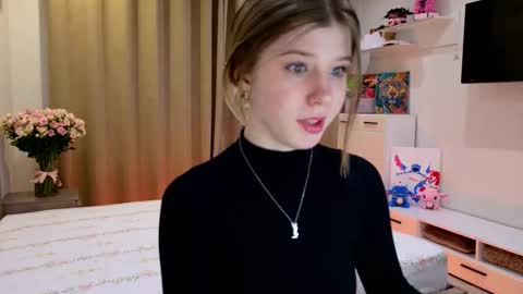 Snapshot of bella_amoury chatting on March 2, 2026, 9:32 pm Bella online show from March 2, 2026, 9:32 pm