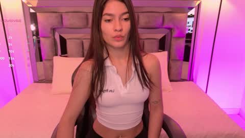 Snapshot of bella_clark2 chatting on January 8, 2026, 1:13 pm Bella online show from January 8, 2026, 1:13 pm