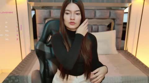 Snapshot of bella_clark2 chatting on January 15, 2026, 2:32 pm Bella online show from January 15, 2026, 2:32 pm