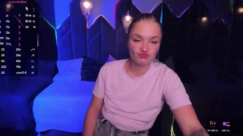 Bella online show from October 31, 2025, 7:26 pm