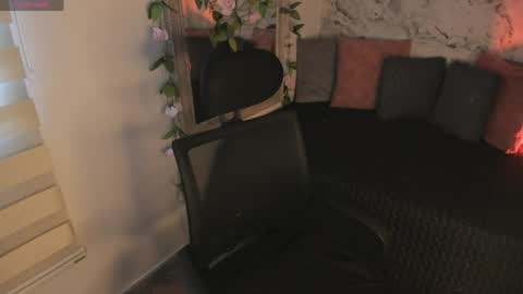 Dessi  online show from May 15, 2026, 1:07 pm