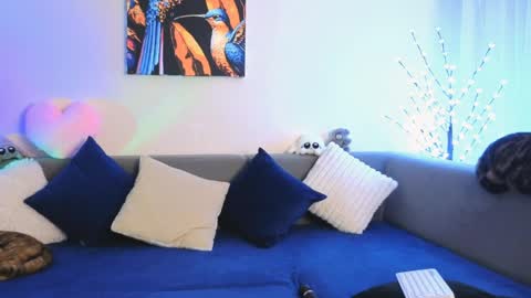 Bella online show from April 7, 2026, 6:52 pm