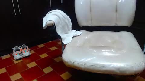 Snapshot of bella_lady_1_ chatting on December 27, 2024, 12:50 am lady online show from December 27, 2024, 12:50 am