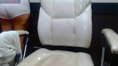 Snapshot of bella_lady_1_ chatting on January 22, 2025, 10:26 pm lady online show from January 22, 2025, 10:26 pm