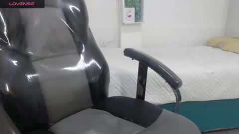 Snapshot of bella_lady_1_ chatting on February 26, 2025, 11:37 pm lady online show from February 26, 2025, 11:37 pm