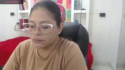 Snapshot of bella_lady_1_ chatting on September 25, 2025, 11:47 am lady online show from September 25, 2025, 11:47 am