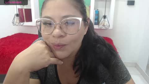 Snapshot of bella_lady_1_ chatting on October 3, 2025, 11:40 am lady online show from October 3, 2025, 11:40 am