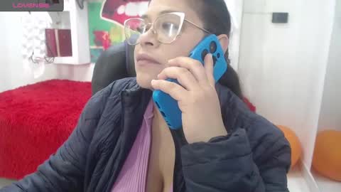 Snapshot of bella_lady_1_ chatting on October 20, 2025, 11:54 am lady online show from October 20, 2025, 11:54 am