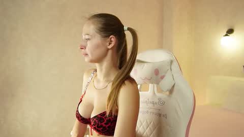 bella_li__ online show from October 14, 2025, 1:17 am