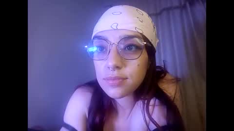 Snapshot of bella_mc chatting on November 25, 2025, 9:15 pm bella_mc online show from November 25, 2025, 9:15 pm