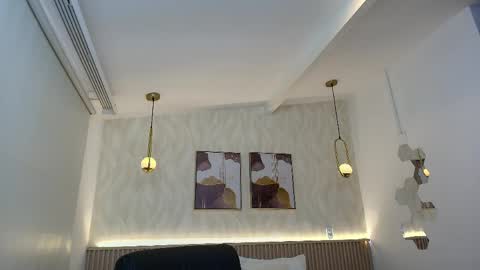 bella_millers online show from May 3, 2026, 5:19 pm