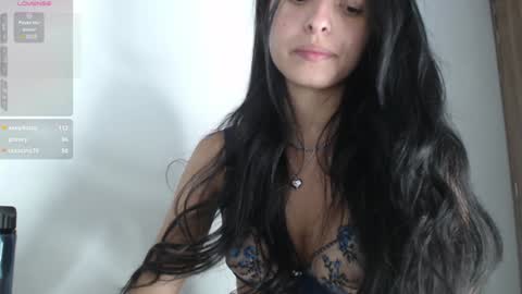 Snapshot of bella_musee chatting on January 8, 2025, 3:19 am online show from January 8, 2025, 3:19 am