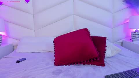 Snapshot of bella_peach_ chatting on March 27, 2026, 8:26 am bella_peach_ online show from March 27, 2026, 8:26 am