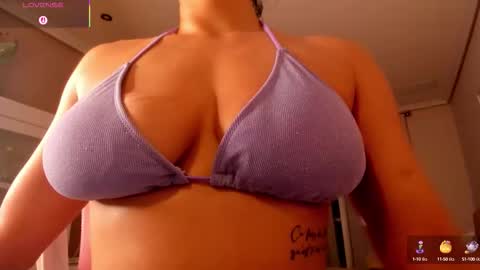 bella_pocahontas3 online show from October 11, 2025, 9:57 pm