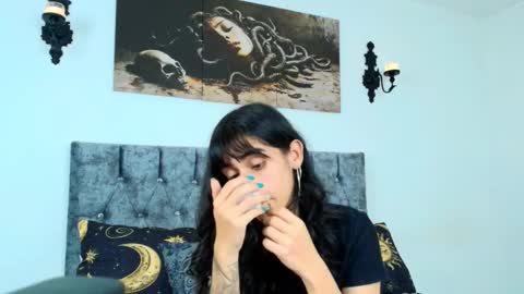 Bella online show from October 18, 2025, 11:05 pm