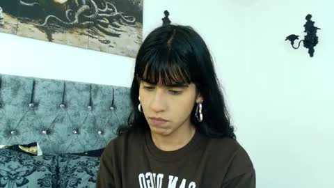 Snapshot of bella_poisonous chatting on December 18, 2025, 11:22 pm Bella online show from December 18, 2025, 11:22 pm