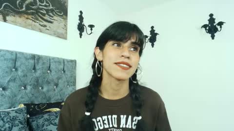 Snapshot of bella_poisonous chatting on January 16, 2026, 9:19 pm Bella online show from January 16, 2026, 9:19 pm