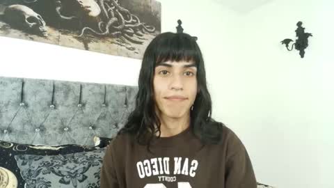 Snapshot of bella_poisonous chatting on March 18, 2026, 8:45 pm Bella online show from March 18, 2026, 8:45 pm